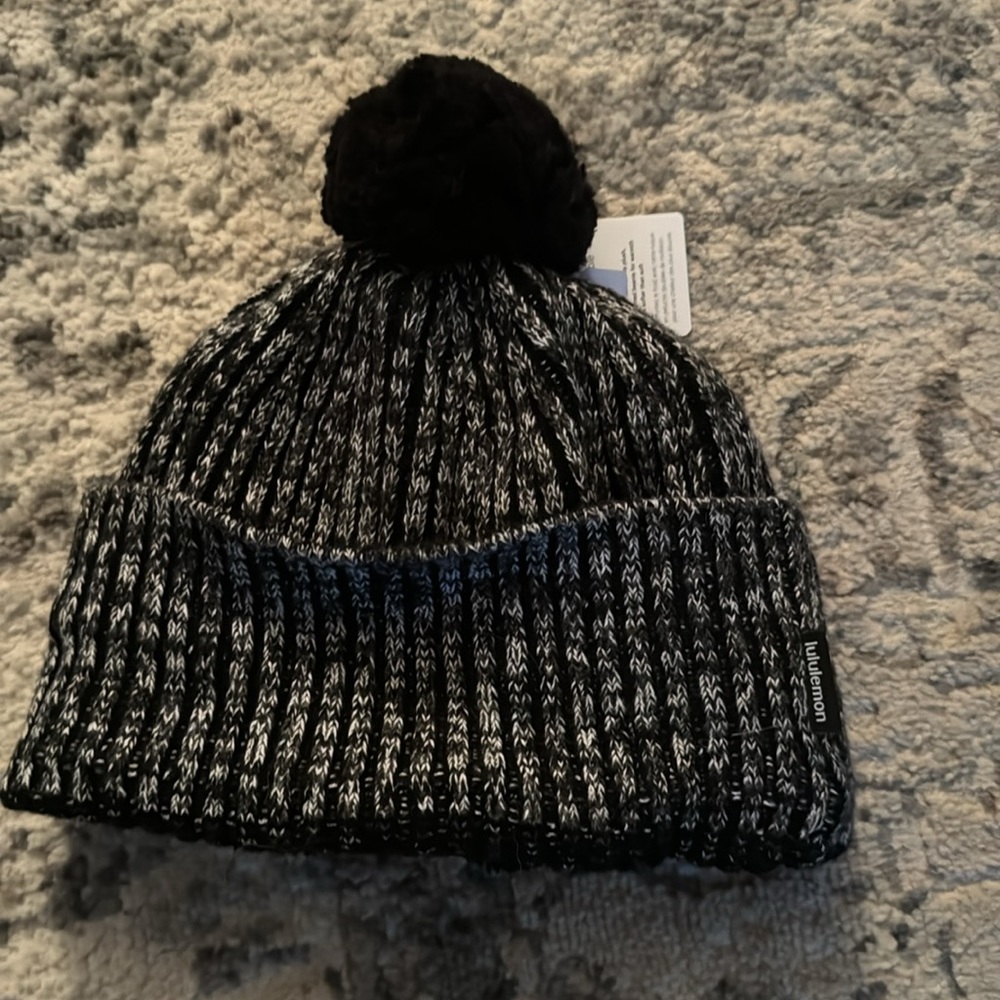 lululemon Textured Fleece-Lined Knit Beanie - Picture 6 of 7